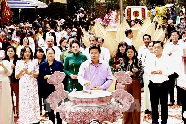 Về Gò Tháp xem múa Bóng rỗi, hòa mình vào lễ hội vía Bà Chúa Xứ