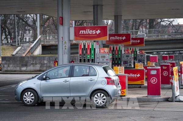 Giá dầu Brent và WTI hướng tới tháng tăng thứ tư liên tiếp