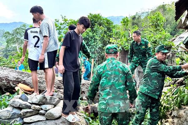 Khắc phục hậu quả, ổn định cuộc sống người dân sau dông lốc, mưa lớn