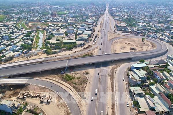 Công trường Đồng Nai tăng tốc xuyên lễ, kịp tiến độ