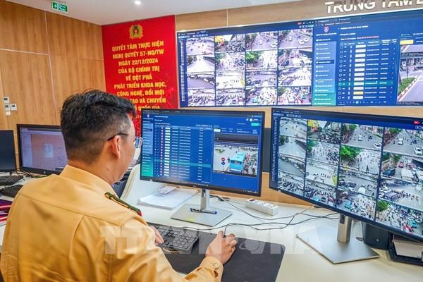 Cận cảnh nơi không có “ngày nghỉ” để giữ nhịp giao thông Thủ đô