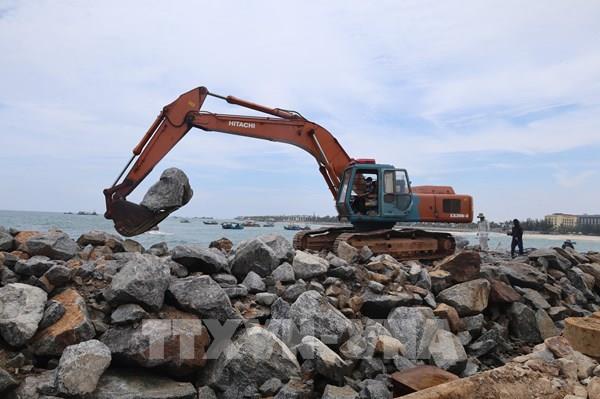 Làm rõ thông tin “đổ thải” tại công trường đê ngầm Cửa Đại