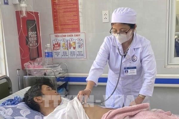 Quảng Trị: Nhiều người nhập viện do ngộ độc sau khi ăn ve sầu chiên