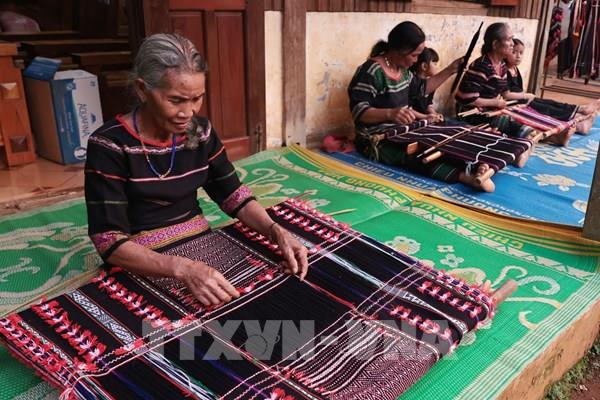 Dệt thổ cẩm - nét văn hóa của đồng bào M’nông
