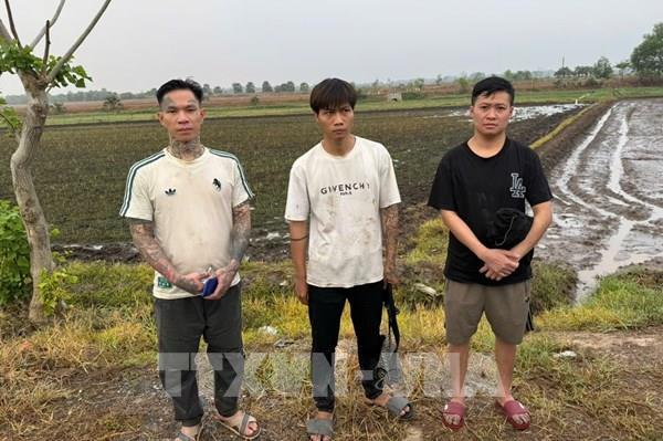 Tạm giữ các đối tượng nhập cảnh trái phép từ nước ngoài vào Việt Nam