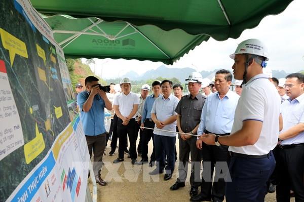 Bộ trưởng Bộ Xây dựng kiểm tra tiến độ hai dự án cao tốc tại Lạng Sơn, Cao Bằng