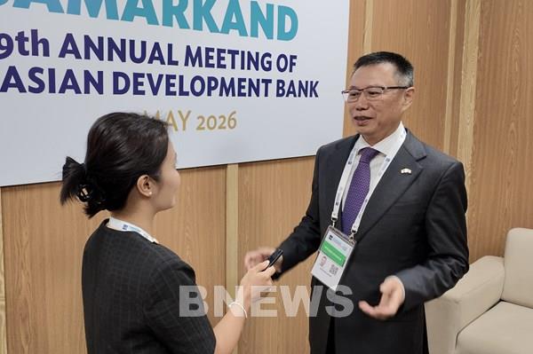Tổng Vụ trưởng Vụ Đông Nam Á của ADB: Ba trọng tâm cải cách để Việt Nam tăng trưởng bứt phá