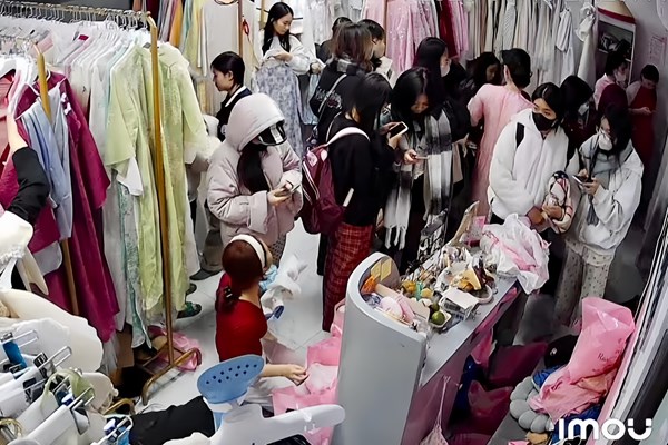 Thuê trang phục lên ngôi trong lối sống tiêu dùng mới