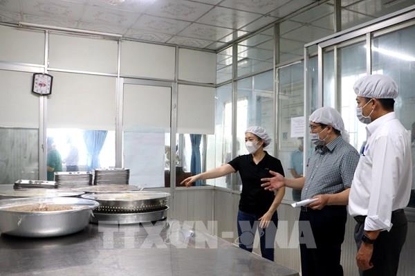 Kiểm tra ATTP tại Vĩnh Long: Siết chặt bếp ăn tập thể, truy quét sữa giả