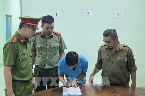 Tạm giữ người đàn ông nhiều lần bạo hành con riêng của vợ