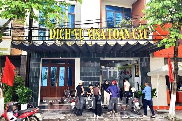 Hàng chục người dân sập “bẫy” visa Canada