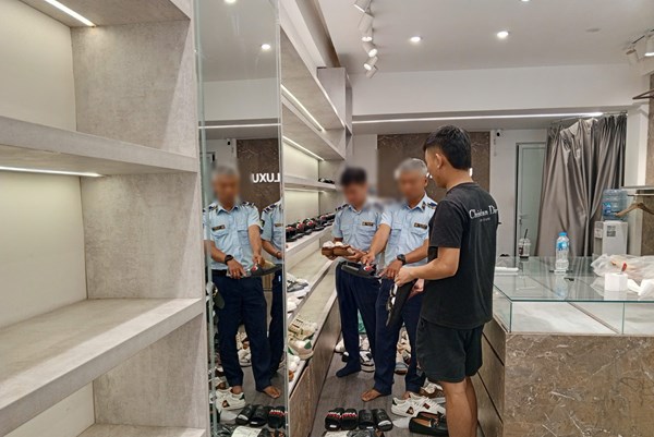 Phát hiện nhiều hàng hoá giả mạo thương hiệu nổi tiếng