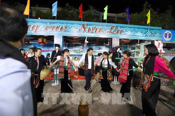 Sơn La: Đắm say đêm hội "Hương sắc vùng cao" rực rỡ sắc màu