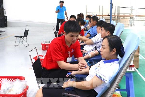 Nghĩa tình người lao động Vĩnh Long: Sẻ chia giọt máu cứu người