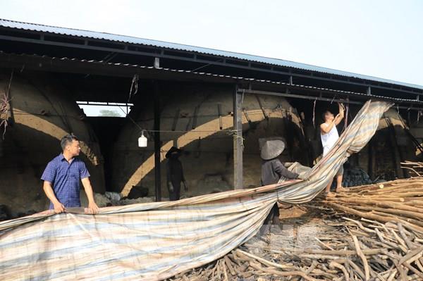 Xử lý các cơ sở sản xuất trái phép, gây ảnh hưởng tới đời sống người dân ở Lào Cai