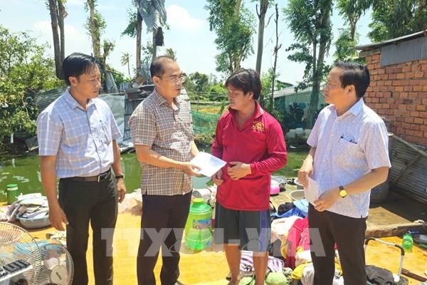 Đồng Tháp trao hỗ trợ cho người dân thiệt hại do dông lốc