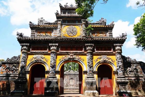 Chùm ảnh: Nghệ thuật khảm sành sứ độc đáo tại di sản Huế