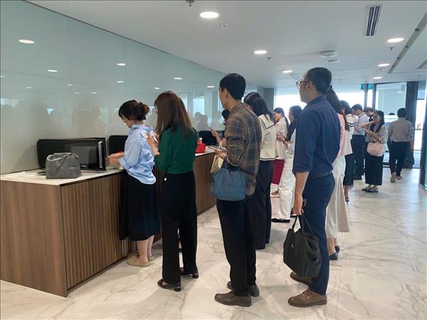 Giá cả tăng cao, dân văn phòng thay đổi thói quen ăn trưa
