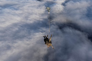 Anh thả lính dù xuống đảo Tristan da Cunha để hỗ trợ cho ca nhiễm virus Hanta