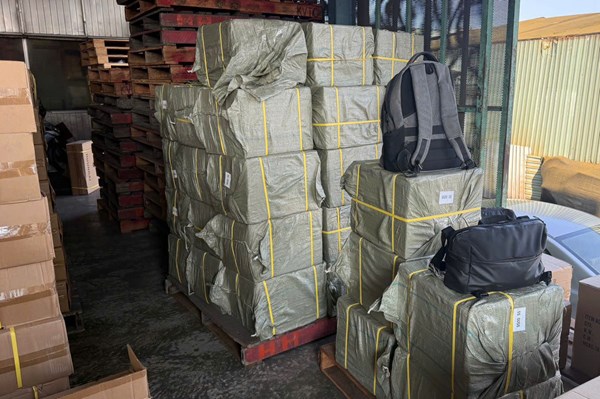 Hải quan liên tiếp phát hiện gần 20.000 sản phẩm vi phạm tại cảng Cát Lái