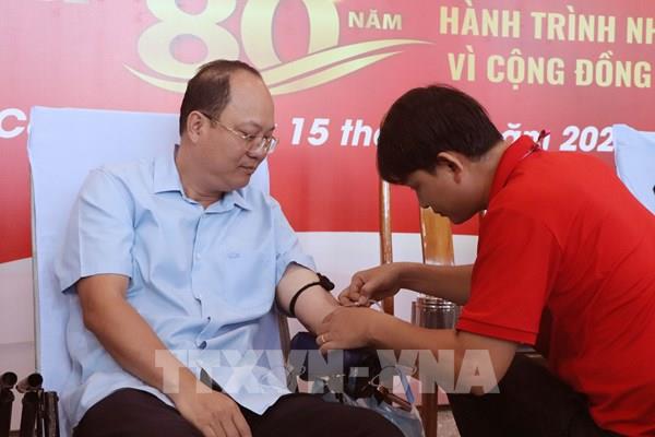 Bí thư, Chủ tịch tỉnh Cà Mau cùng hàng trăm cán bộ đi hiến máu