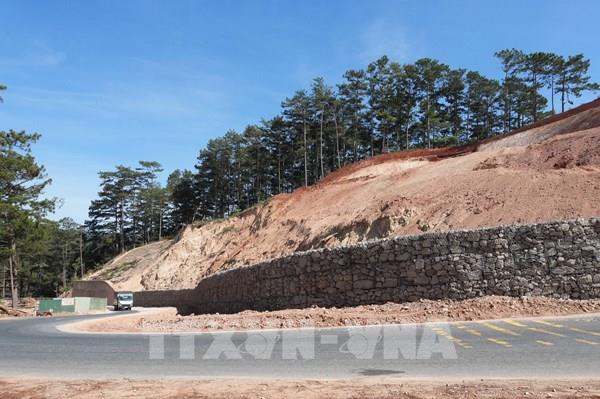 Lâm Đồng khắc phục sạt lở trên nhiều tuyến đường huyết mạch