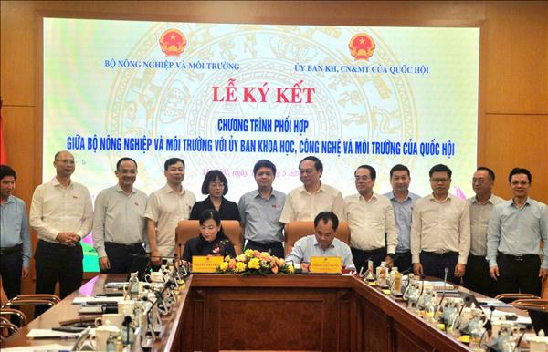 Ký kết phối hợp xây dựng chính sách pháp luật về môi trường, tài nguyên
