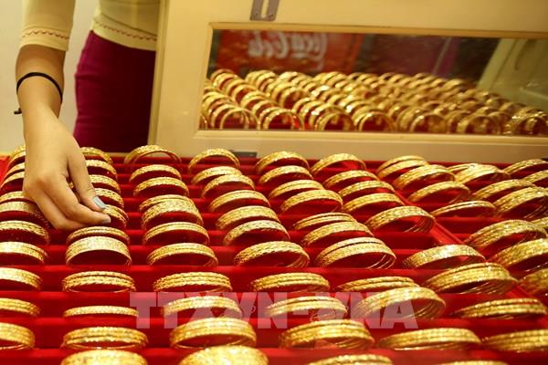 Giá vàng thế giới giảm khoảng 2,5% trong tuần qua
