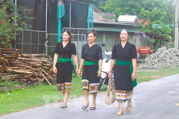 Nghệ An: Độc đáo trang phục truyền thống của đồng bào dân tộc Ơ Đu