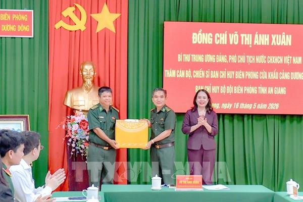 Phó Chủ tịch nước Võ Thị Ánh Xuân thăm, động viên Bộ đội Biên phòng An Giang