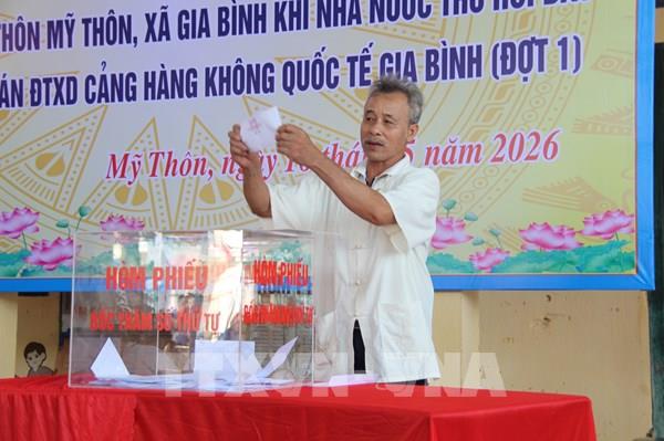 Hàng trăm hộ dân tham gia bốc thăm đất tái định cư dự án sân bay Gia Bình