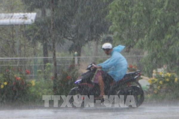 Cảnh báo mưa dông kèm lốc sét và mưa đá tại khu vực Hà Nội