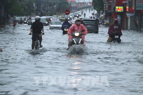 Hải Phòng: Mưa lớn gây ngập cục bộ nhiều tuyến phố nội thành