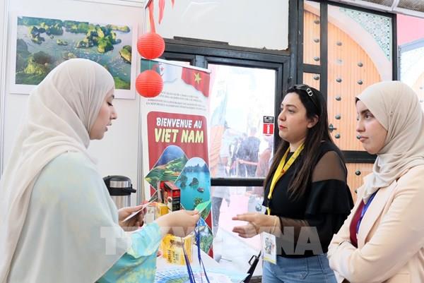 Điểm đến Việt Nam “níu chân” khách quốc tế tại Hội chợ du lịch Algeria