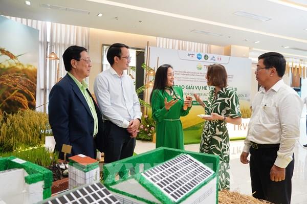 Trao thưởng gần 10 tỷ đồng cho doanh nghiệp tiêu biểu liên kết sản xuất lúa giảm phát thải
