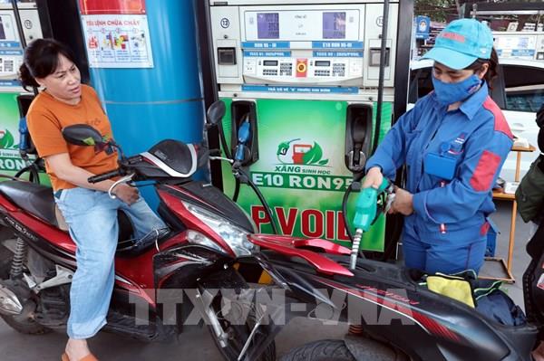 Hà Nội tăng cường giám sát lộ trình chuyển đổi sang xăng E10​