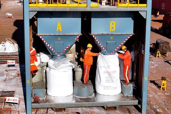 EU ứng phó với giá phân bón tăng vọt do xung đột Trung Đông