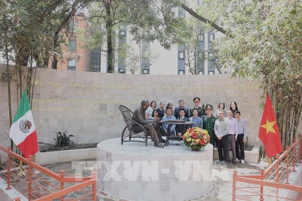 Hình ảnh Bác sống mãi giữa lòng thủ đô Mexico City
