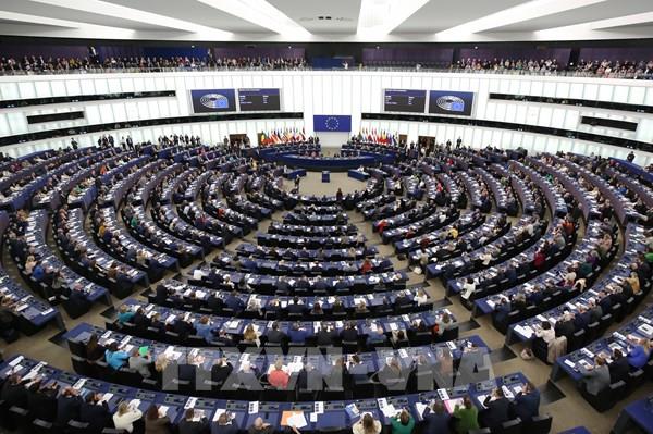 EU thông qua thỏa thuận thuế quan với Mỹ