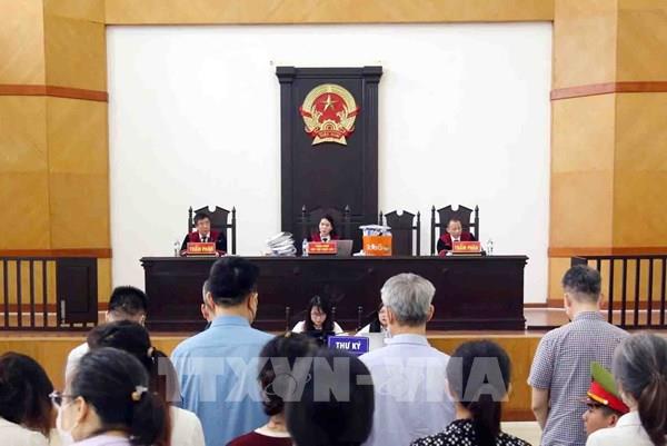 Hai cựu Cục trưởng Cục An toàn thực phẩm được đề nghị giảm án tù vì có tình tiết mới