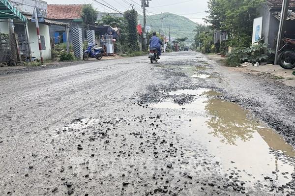 Đắk Lắk sớm khắc phục hư hỏng tuyến đường xuống cấp nghiêm trọng