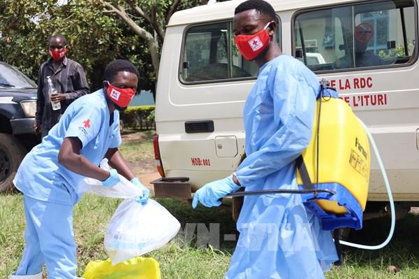 Virus Ebola lan rộng, nhiều nước siết kiểm dịch và hạn chế đi lại