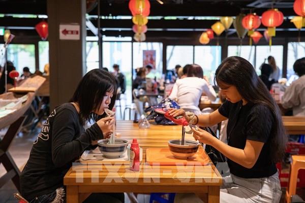 Phở Việt “gây sốt” tại trường đại học ở Nhật Bản