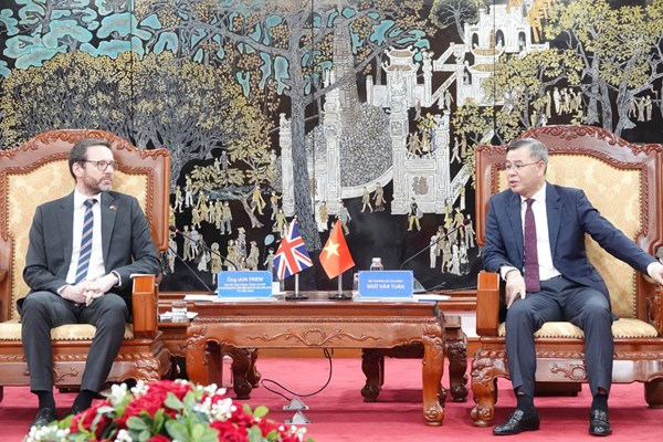 Thúc đẩy hợp tác với Anh trong phát triển thị trường vốn, trung tâm tài chính quốc tế