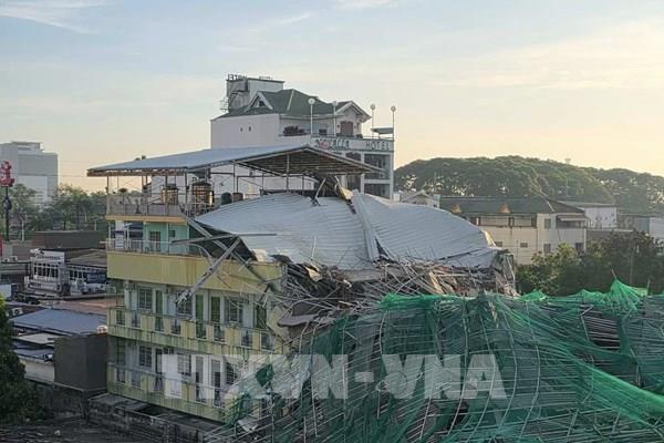 Sập nhà đang xây dựng ở Philippines, hàng chục người nghi mắc kẹt
