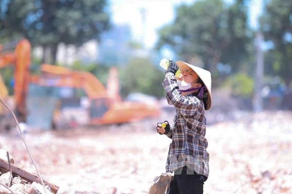 Nhịp sống Hà Nội dưới cái nắng như đổ lửa