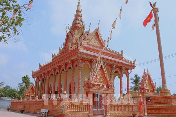 Dưới mái chùa Phật giáo Nam tông Khmer: Nơi thời gian giữ lại hồn cốt phum sóc