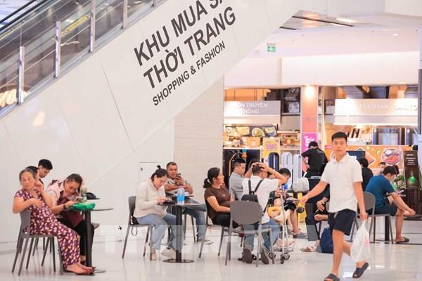Muôn kiểu né nắng nóng của người dân Thủ đô
