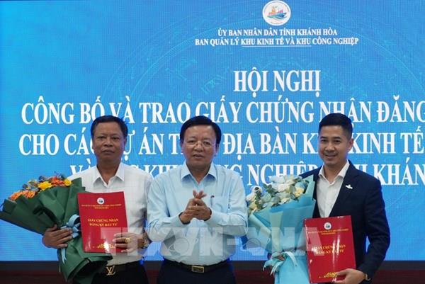Khánh Hòa trao giấy chứng nhận đầu tư cho 13 dự án gần 7.500 tỷ đồng