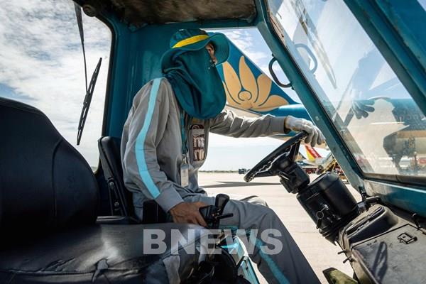 Giữ "nhịp" ngành hàng không khi bề mặt đỗ sân bay chạm ngưỡng 80 độ C